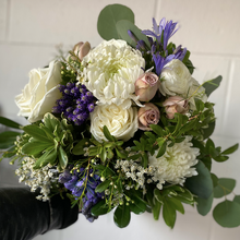 Load image into Gallery viewer, . bouquet .
